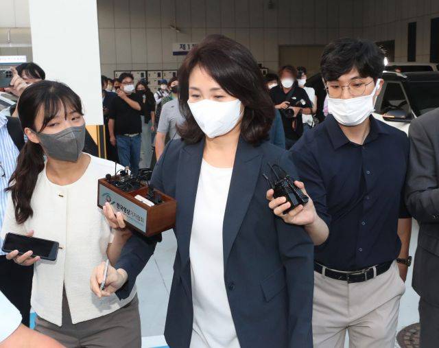 이재명 더불어민주당 대표의 부인 김혜경 씨가 지난 8월 23일 오후 경기도 수원시 경기남부경찰청에서 '법인카드 유용 의혹' 관련 조사를 마친 후 나오고 있다. 연합뉴스