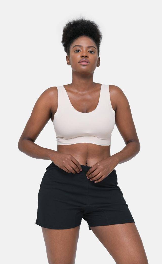 젠더리스 패션을 표방하는 여성복 업체가 선보인 여성용 드로어즈. 남성용 드로어즈로 나오던 사각 팬티를 여성용으로 출시했다. ACBF 제공