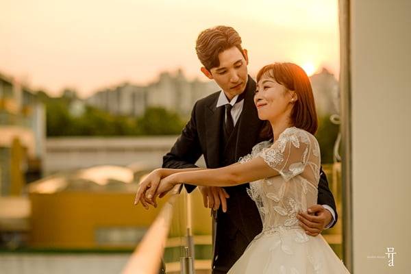 오나미, 박민 /사진제공=해피메리드컴퍼니, 웨딩디렉터봉드, 뮤아스튜디오, 모니카블랑쉬, 코코미카, 웨딩미, 쇼위플로라, 스플렌디노, 규중칠우, 정민경스타일리스트