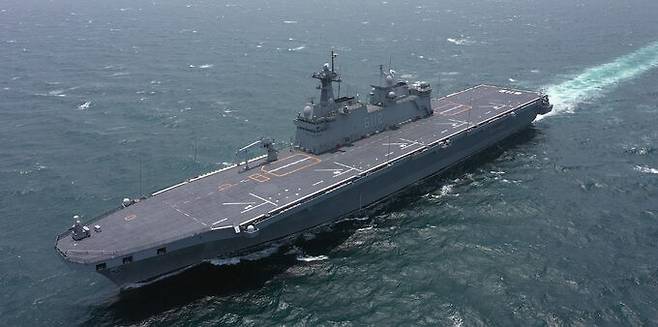 해군이 운용중인 대형수송함 마라도함이 훈련을 위해 항해하고 있다. 세계일보 자료사진