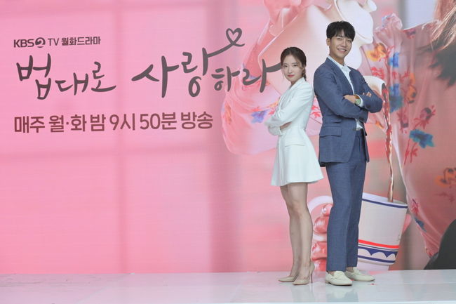 Love According to the Law Lee Seung-gi and Lee Se-young will meet again in four years after A Korean Odyssey and present a sweet loco water.On the afternoon of the 5th, KBS2 New Moonhwa Drama Love According to the Law production presentation was held through online live broadcast.Actor Lee Seung-gi, Lee Se-young, Kim Nam-hee, Kim Seul-gi, Oh Dong-min, Andong Station District, Kim Do-hoon, Jo Han-cheol, Jang Hye-jin and Lee Eun-jin attended the ceremony.Love According to the Law (playplayplay by Ja Won-jeong, director Lee Eun-jin, production by Jidam Media and Highground) is a drama based on a popular web novel by Noh Seung-ah, who has more than 25 million views, and is based on Kim Jung-Ho (Lee Seung-gi), a former prosecutor, and Kim Yoo-ri (Lee Seo-ri), a four-dimensional lawyer tenant It is a work that depicts the Law Mans of Se-young Boone.Here, the artist has adapted the drama to complete a richer and more stereoscopic story. Lee Eun-jin directed the co-direction of Baking King Kim Tong-gu, Local lawyer Jo-dongho, Expect love, I like to die .For 17 years, we will bring the situation of the male and female protagonists tied to the relationship with the unrequited love with various effects and directing techniques.Lee Eun-jin said, I tried to make a warm and good drama, but nowadays it is fun.So our drama is a fun drama, he said, The first thing I saw was acting. I cast only those who are acting well, but there is no hole at all.The second was personality. People are so good and quick.The most important thing I thought was who could express the most of Dramas texture or what people could like. Asked, What is the synchro rate of actors compared to the original? Lee Eun-jin said, Lee Seung-gi seems to have a synchro rate of 300%.Its useless when we talk to each other, but its all miscellaneous.I know a lot and talk logically while putting logic forward. Lee Se-young Actor says that he is not himself, but it seems to be about 150%.Except for the hot and cold difference, the side is similar. It is a lovely shimmer. The moderator said, It is the first time in 10 years that the production presentation is called and the director laughed, saying, Lovely, pretty and cute.Lee Seung-gi returned to romantic comedy for a long time after TVN Mouse which ended in May 2021.Kim Jung-Ho, who was a monster genius test but is currently wearing only a jumper, emits the charm of looseness and fact bombers at the same time.Lee Seung-gi said: Its comfortable with human, healing and comedy elements and its fun when you go to the scene, you go and enjoy it without pressure and shoot.The scene atmosphere is so good that Actors are very open when they solve the things they have prepared in front of the bishop. The script is so good, but there are many externally dense images, so it is expected from the viewers point of view personally.And I finally try to play the role of same of the prosecutor. I am same and I give the building. I have been doing romance for a long time, so its so fun, and I thought, Loco was this taste.I feel it for a long time, he said. It is fun to do with Se-young, and it is fun to do with the best actors who make the real roco when they are all together with their fellow actors. Lee Se-young quickly returned to Wu Xin: The Monster Killer after finishing MBCs drama Red End of Clothes Retail, which ended in January.Lee Se-young, who has become a Loco goddess, is expected to transform into an extraordinary transformation and extraordinary chemistry.Lee Se-young transforms into Kim Yoo-ri, a fashion lawyer who has all kinds of prints, and crosses the blood and loveliness.In addition to Lee Seung-gi and Lee Se-young, Kim Nam-hee, Kim Seul-gi, Oh Dong-min, Andong Station, Kim Do-hoon, Jo Han-chul and Jang Hye-jin appear as novel characters and perform friendly and immersive performances.Lee Se-young said, The previous film was a huge hit, and then I returned to the next film. How did you overcome it? What do you want to show in this work?I was asked:Lee Se-young said, I once told you about the burden, but in fact, it was the first time I had a good drama since I was a child. There are not many Dramas that work well in a year.Although the box office is also a box office hit, I can not do it on my own because I concentrate on the fun part such as Dramas message and Actors character.But Im trying to do my best, he said.I am going to show you the way many people can enjoy it, such as my hard-bloodedness and the temperament that I did not show you in this work.The script is so fun that I am preparing hard. The host informed him that everyone nodded when talking about blood, shit, and Lee Se-young was building from birth.If you are an Actor, you should prepare for about 31 years. Lee Seung-gi and Lee Se-young reunited in four years after TVN A Korean Odyssey, which ended in 2018. Lee Seung-gi said, I took it right after the whole time and went between the social workers and the soldiers.Due to the nature of romantic comedy, the main character is large, and the legal drama is especially large.It is a bright look that makes the god always energy without any signs of exhaustion. Lee Se-young said, The most different thing compared to A Korean Odyssey was the zombie naboo who lived in his brothers house at that time and received a beech.It was more cool than that time, she smiled.Finally, Lee Se-young said, If you look at our drama and heal and fall into charm, you will become addicted. Lee Seung-gi said, There are many pros who touch our hearts these days, but I think our drama can play such a role in Drama.It was the first time I felt like this, empathetic, comforted, tearful, and self-conscious. One side of Drama seems to have a solution for each of our troubles.I think Rocco was this taste. I have rarely seen Roco. I think it will be fun to come back to Roco, like a mix coffee that has been away for a while. Meanwhile, KBS2 Love According to the Law will be broadcasted at 9:50 pm on May 5.KBS Provision