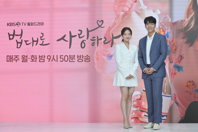Love According to the Law Lee Seung-gi and Lee Se-young will meet again in four years after A Korean Odyssey and present a sweet loco water.On the afternoon of the 5th, KBS2 New Moonhwa Drama Love According to the Law production presentation was held through online live broadcast.Actor Lee Seung-gi, Lee Se-young, Kim Nam-hee, Kim Seul-gi, Oh Dong-min, Andong Station District, Kim Do-hoon, Jo Han-cheol, Jang Hye-jin and Lee Eun-jin attended the ceremony.Love According to the Law (playplayplay by Ja Won-jeong, director Lee Eun-jin, production by Jidam Media and Highground) is a drama based on a popular web novel by Noh Seung-ah, who has more than 25 million views, and is based on Kim Jung-Ho (Lee Seung-gi), a former prosecutor, and Kim Yoo-ri (Lee Seo-ri), a four-dimensional lawyer tenant It is a work that depicts the Law Mans of Se-young Boone.Here, the artist has adapted the drama to complete a richer and more stereoscopic story. Lee Eun-jin directed the co-direction of Baking King Kim Tong-gu, Local lawyer Jo-dongho, Expect love, I like to die .For 17 years, we will bring the situation of the male and female protagonists tied to the relationship with the unrequited love with various effects and directing techniques.Lee Eun-jin said, I tried to make a warm and good drama, but nowadays it is fun.So our drama is a fun drama, he said, The first thing I saw was acting. I cast only those who are acting well, but there is no hole at all.The second was personality. People are so good and quick.The most important thing I thought was who could express the most of Dramas texture or what people could like. Asked, What is the synchro rate of actors compared to the original? Lee Eun-jin said, Lee Seung-gi seems to have a synchro rate of 300%.Its useless when we talk to each other, but its all miscellaneous.I know a lot and talk logically while putting logic forward. Lee Se-young Actor says that he is not himself, but it seems to be about 150%.Except for the hot and cold difference, the side is similar. It is a lovely shimmer. The moderator said, It is the first time in 10 years that the production presentation is called and the director laughed, saying, Lovely, pretty and cute.Lee Seung-gi returned to romantic comedy for a long time after TVN Mouse which ended in May 2021.Kim Jung-Ho, who was a monster genius test but is currently wearing only a jumper, emits the charm of looseness and fact bombers at the same time.Lee Seung-gi said: Its comfortable with human, healing and comedy elements and its fun when you go to the scene, you go and enjoy it without pressure and shoot.The scene atmosphere is so good that Actors are very open when they solve the things they have prepared in front of the bishop. The script is so good, but there are many externally dense images, so it is expected from the viewers point of view personally.And I finally try to play the role of same of the prosecutor. I am same and I give the building. I have been doing romance for a long time, so its so fun, and I thought, Loco was this taste.I feel it for a long time, he said. It is fun to do with Se-young, and it is fun to do with the best actors who make the real roco when they are all together with their fellow actors. Lee Se-young quickly returned to Wu Xin: The Monster Killer after finishing MBCs drama Red End of Clothes Retail, which ended in January.Lee Se-young, who has become a Loco goddess, is expected to transform into an extraordinary transformation and extraordinary chemistry.Lee Se-young transforms into Kim Yoo-ri, a fashion lawyer who has all kinds of prints, and crosses the blood and loveliness.In addition to Lee Seung-gi and Lee Se-young, Kim Nam-hee, Kim Seul-gi, Oh Dong-min, Andong Station, Kim Do-hoon, Jo Han-chul and Jang Hye-jin appear as novel characters and perform friendly and immersive performances.Lee Se-young said, The previous film was a huge hit, and then I returned to the next film. How did you overcome it? What do you want to show in this work?I was asked:Lee Se-young said, I once told you about the burden, but in fact, it was the first time I had a good drama since I was a child. There are not many Dramas that work well in a year.Although the box office is also a box office hit, I can not do it on my own because I concentrate on the fun part such as Dramas message and Actors character.But Im trying to do my best, he said.I am going to show you the way many people can enjoy it, such as my hard-bloodedness and the temperament that I did not show you in this work.The script is so fun that I am preparing hard. The host informed him that everyone nodded when talking about blood, shit, and Lee Se-young was building from birth.If you are an Actor, you should prepare for about 31 years. Lee Seung-gi and Lee Se-young reunited in four years after TVN A Korean Odyssey, which ended in 2018. Lee Seung-gi said, I took it right after the whole time and went between the social workers and the soldiers.Due to the nature of romantic comedy, the main character is large, and the legal drama is especially large.It is a bright look that makes the god always energy without any signs of exhaustion. Lee Se-young said, The most different thing compared to A Korean Odyssey was the zombie naboo who lived in his brothers house at that time and received a beech.It was more cool than that time, she smiled.Finally, Lee Se-young said, If you look at our drama and heal and fall into charm, you will become addicted. Lee Seung-gi said, There are many pros who touch our hearts these days, but I think our drama can play such a role in Drama.It was the first time I felt like this, empathetic, comforted, tearful, and self-conscious. One side of Drama seems to have a solution for each of our troubles.I think Rocco was this taste. I have rarely seen Roco. I think it will be fun to come back to Roco, like a mix coffee that has been away for a while. Meanwhile, KBS2 Love According to the Law will be broadcasted at 9:50 pm on May 5.KBS Provision