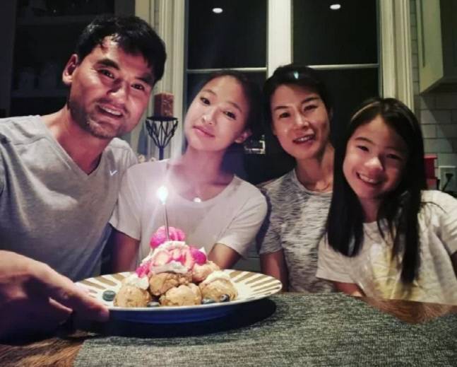 코리안 특급 박찬호가 6일 아내와 두딸과 함께 한 사진을 공개했다. 출처 | 박찬호 SNS