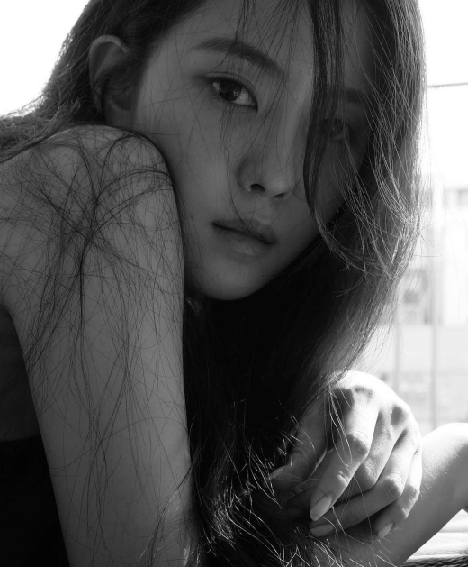 Singer Hyomin showed off her beauty at her peak.Hyomin uploaded a picture of her recent instagram on the 7th. In the photo, Hyomins beauty is well contained in black and white tone.Hyomins eyes are caught by the faint expression.Meanwhile, Hyomin is currently operating a personal YouTube channel.