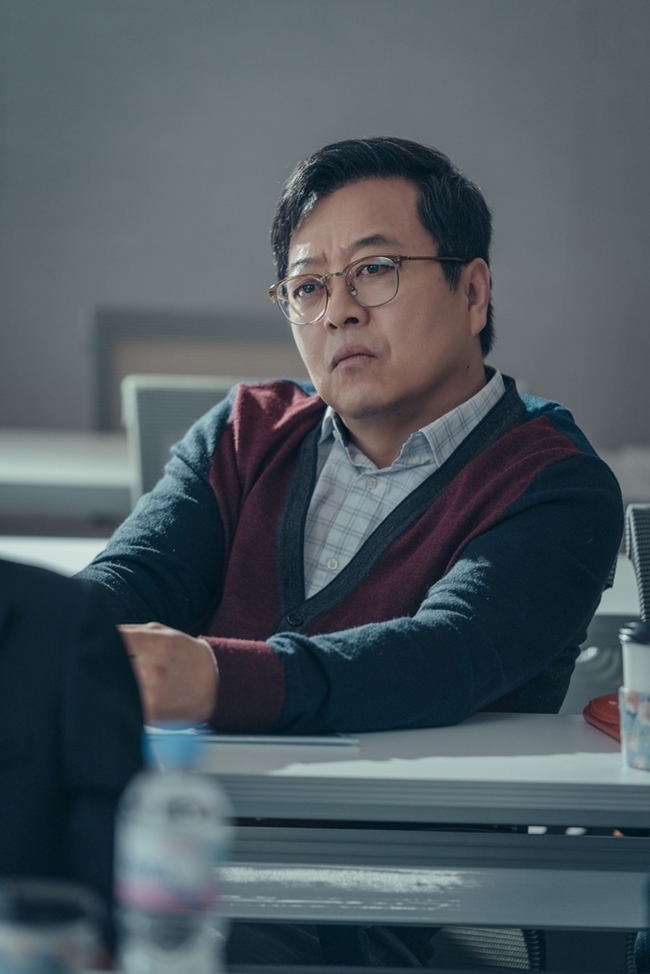 Kwak Dong-yeon will take the lead as one-time NR Porum instructorMBC gilt drama Big Mouth (creators Jang Young-chul and Jeong Kyung-soon/playplayplayed by Kim Ha-ram/director Oh Chung-hwan) unveiled the scene where Ko Mi-ho (Im Yoon-ah) declared a massive war with NR Porum on September 9, and began to identify the enemy first.Dr. Chang-Ho is starting a preemptive strike against NR Porum, and the fight is expected to become more full-fledged.However, as soon as Big Mouth was bailed out of prison, there was a variable that died, and it was necessary to revise the strategy that is inevitable for the operation of the Big Mouth family.In addition, the photos released include the meeting scene of the Big Mouth family, which is trying to respond quickly to the changed present.Jerry, who was invited as a special lecturer, explains the detailed analysis of the core members of NR Porum, and makes him guess the determination of the face of Komihos woman, who is more serious than ever.As the word Shipjiji Baekjeon Baekseung means, it is the most urgent task to see what kind of relationship they are involved in and what weaknesses are in order to break down NR Porum.Even with the death of Big Mouth, they doubling their solidity as they are firmly building up from the floor as planned without being overwhelmed.