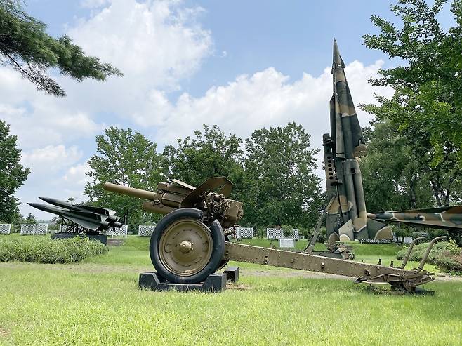육군사관학교 영내 야외 전시장에는 육군이 사용했던 각종 무기가 전시돼 있다. 김상진 기자