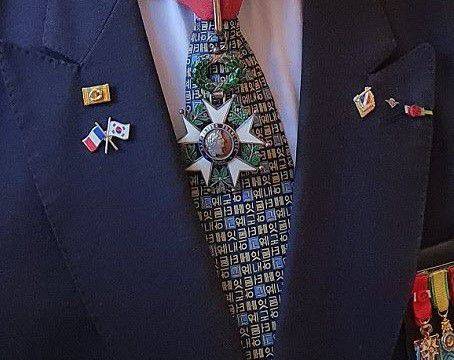 그리졸레씨가 맨 한글 문양의 넥타이/파리=손진석 기자