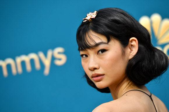 정호연 매력있는 눈빛 - 미국 TV예술과학아카데미는 한국시간 13일 마이크로소프트 극장에서 제74회 에미상 시상식을 연다.‘오징어 게임’은 작품상을 포함해 감독상,각본상,남우주연상(이정재),남우조연상(박해수·오영수),여우조연상(정호연) 6개 부문 후보에 올랐다.AFP 연합뉴스