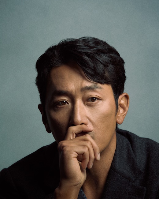 Actor Ha Jung-woo (44, real name Kim Sung-hoon), who was fined for propofol Illegal medication, returned to Narco-Saints after a scandal, and expressed his apology.Ha Jung-woo conducted an interview at a cafe in Sogye-dong, Jongno-gu, Seoul on the afternoon of the 13th.Netflixs original series Narco-Saints released on the 9th of this month announced the return of activity.Earlier, from January to September 2019, Ha Jung-woo was accused of taking 19 times of propofol, which is classified as a psychotropic drug in plastic surgery, to Illegal.There are also charges of conspiracy to violate the Medical Law by falsely describing the personal details of Cha Hyun-woo (real name Kim Young-hoon), the representative of the agency and his brother, or the manager, on the medical records book nine times.The court sentenced Ha Jung-woo to a fine of 30 million won and a penalty of 88,749 won. The crime is not light, such as taking propofol and providing personal information to the doctor in a way that does not require sleep anesthesia.In particular, he committed a crime as an actor loved by the public, but he took into account that the defendant is deeply reflecting on it and that there is no criminal history as well as the same kind of crime. For the reason why I spoke late, I am sorry for all of these crew members, from Narco-Saints to the movie Boston 1947, Night and Pirab.I did not mean to avoid or actively explain it, but I thought I should have time to get off the showers, and I needed it. The last year and a half, two years, may be quick, but it was the first time I had experienced it, and it was the first time I spent it, he said. It was a life I have been familiar with for decades, and that was my job.But this time, the heart that leaves the house is really strange and strange. Everyone will suffer trials, and I have had a lot of essential thoughts while having such a time.It was an opportunity to look back at my age, current me, and the Actor life I had lived.I thought a lot about the essential things such as how to live as an actor, how to express Acting and participate in the work, and what attitude to take.It was not all about being busy. It was time for me to realize that I should run so hard.I realized that I should have been thoughtful and more careful. Ha Jung-woo said: In the same case in 2020, I almost wiped out the road; I walked around so much; the reality of 2021 was so hard.I did not do anything like a 40-year-old man, he said. I was able to breathe as soon as I stood in front of the camera.When I focused and immersed myself in the characters, my reality seemed to be forgotten and empowered.Oh, when I first started Acting in the old days, I was immersed in the unforgivated person and Beasty Boys.I looked at the character again and found the ability to focus on the act. As Ha Jung-woo went on to shoot Narco-Saints after the controversy, I was not able to see this work because I had a mindset at the time when it was not expressed on the screen.It hurts so much, he said.In particular, Narco-Saints was more focused on the drug material. Ha Jung-woo said, I did not know that the return work would be Narco-Saints.In the meantime, I met viewers, if it was such a thrill, this time there were many more complicated minds and minds added to it.I was worried about tension rather than nervousness, but I had a strange face that I could not explain in one word. Narco-Saints is a motif adaptation of the True Story of Cho Bong-haeng, who was a Drug King at the Nationality Narco-Saints in South America, and the civilian collaborator K, who played a decisive role in arresting him in 2009.A civilian gangin-gu (Ha Jung-woo), who was framed for the Hwang Jung-min, the uninhabited drug godfather who took control of the South American Nationality Narco-Saints, told the story of taking over the secret mission of the NIS.