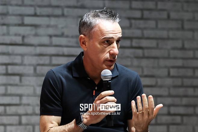 ▲ 발표회에 참석한 파울루 벤투 감독 ⓒ나이키