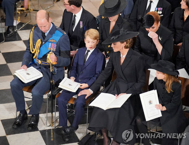 엘리자베스 2세 영국 여왕 장례식에 참석한 윌리엄 왕세자 가족. [사진 출처 = 연합뉴스]
