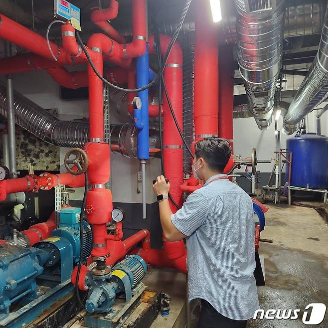 강원도내 병·의원 입주 건축물 조사 나선 강원도소방본부 특별검사반.(강원도소방본부 제공)