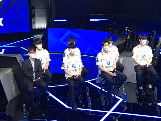 DRX 선수단이 22일 서울 중구 그랑서울에서 열린 롤드컵 출정식에서 포부를 밝히고 있다. IS포토