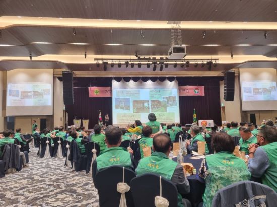 경남 산청군새마을회 회원 20여명이 2022년 공동체 운동 핵심 리더 역량 강화 연수회에 참여했다.