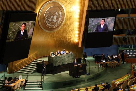 윤석열 대통령이 20일(현지시간) 미국 뉴욕 유엔본부에서 열린 제77차 유엔총회에서 기조연설을 하고 있다. /연합뉴스