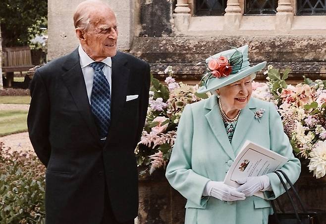 생전의 엘리자베스 2세 영국 여왕과 남편 필립공. 2020년 7월 손녀의 결혼식에 참석한 모습이다. 세계일보 자료사진