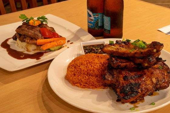 프로아 레스토랑의 '빅 펠러 트리오'. 바비큐 요리로, 괌 특유의 레드라이스와 피나딘 소스도 맛볼 수 있다.