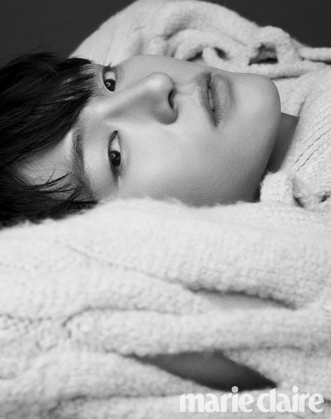 Actor Yang Se-jong has been unveiled.Marie Claire released an interview with Yang Se-jongs pictorial book, which will be published in the October 26 issue, showing mature charm by freely moving between toughness and flexibility.In an interview, Yang said, I am in the midst of the recent drama Iduna! I am going down to the province for four to five days a week and shooting.I try to be my character, not Yang Se-jong, while working on the work, he said. I made Yang Se-jongs daily life simple on purpose for Iduna!As for the reason for deep immersion in the world in the work, I think that I can do a good performance if I have some room in the field.So I practice it by myself before shooting, embody the performance, and open the five senses at the scene. I like the moment when unexpected things appear when I meet the sum at the scene.Iduna! I often face these moments on the set. Ive been running since high school, looking at acting, and if I do anything other than acting, I think theres something that wont be filled, Yang said.I can feel that I am alive when I play, he said.