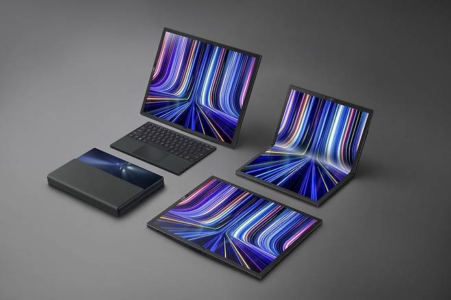 에이수스, 17인치 접이식 유기발광다이오드(OLED) 노트북 '젠북 17 폴드 OLED' 출시. /에이수스 제공