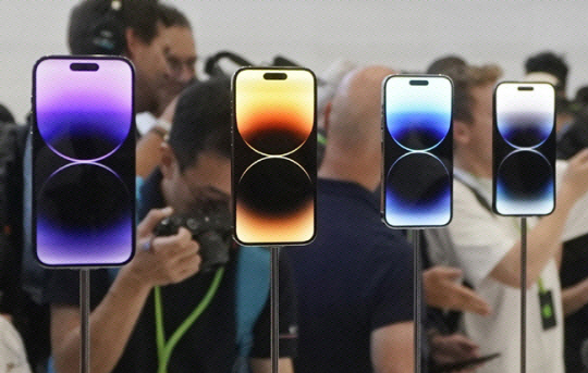 지난 7일 미국 캘리포니아주 쿠퍼티노 애플파크에서 열린 아이폰14 공개 행사장에 아이폰14 프로 모델이 전시돼 있다. AP·연합뉴스