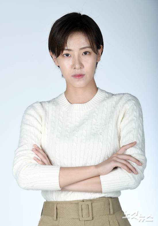 최근 종영한 KBS 2TV 주말드라마 '현재는 아름다워'에서 현미래 역할로 열연을 펼친 배우 배다빈이 27일 오후 서울 양천구 CBS노컷뉴스 사옥에서 인터뷰 전 포즈를 취하고 있다. 황진환 기자
