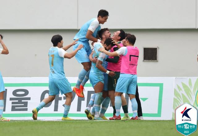 대구FC가 1일 서울월드컵경기장에서 열린 FC서울과의 '하나원큐 K리그1 2022' 원정 경기에서 환호하고 있다. 사진제공=한국프로축구연맹