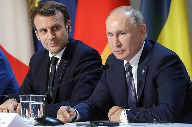 에마뉘엘 마크롱 프랑스 대통령(왼쪽)과 블라디미르 푸틴 러시아 대통령. 세계일보 자료사진
