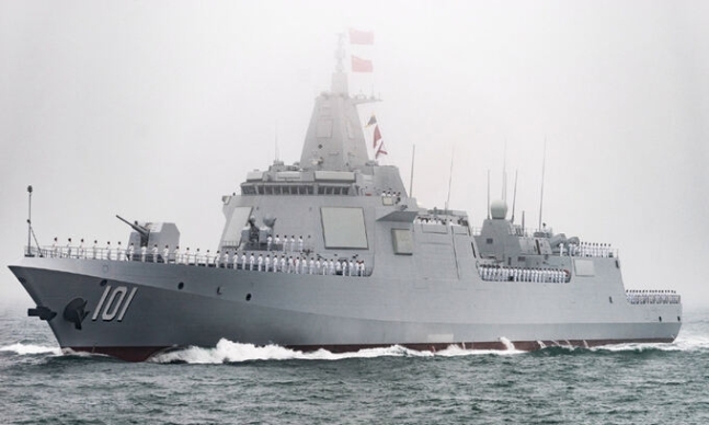 중국 해군 055형 구축함이 항해를 하고 있다. 세계일보 자료사진