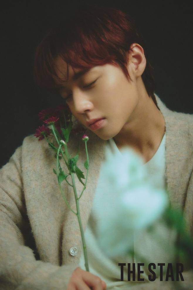 Seoul) = Singer and Actor Park Jihoon showed the aspect of a pictorial artisan.Park Jihoon participated in the October issue of Fashion Magazine The Star on the 4th, and released an autumn picture full of romantic charm.Park Jihoon in the picture caught the eye with autumn styling and calm and romantic mood that fit the theme of In the Fall (IN THE FALL).He also added excellent facial expressions and eyes, revealing the aspect of the artist.Through the interview, he told the story of his sixth mini album Die Anser (THE ANSWER), which is about to be released on the 12th.Park Jihoon said, I have been abroad for music video shooting and dyed my hair in red color. I will be able to meet a little enthusiastic and intense in the music video.Also, please focus on emotional acting. Park Jihoon, who recalled his debut moment ahead of his comeback, said, If you think about that moment, it was a turning point in your life, and I do not forget the gratitude of that time.He also expressed his special heartfelt feelings about May (Fandum name) as my own fan who is all of my life and wants to go together for the rest of my life. I always feel excited before I go up to the stage.I feel the feelings of the fans waiting for me, so it is always new.  I feel really good and strong when I go up to the stage and listen to the shouts of the fans. 