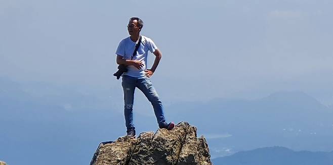 경남 양산시 천성산에서 TV조선 '박종인의 땅의 역사' 촬영 중인 박종인 기자/박종인