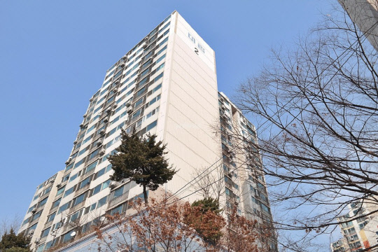 서울 은평구 녹번동에 위치한 녹번 대림 e편한세상 아파트 전경. 이 단지 전용84㎡ 아파트는 올해 초 8억5000만원에 실거래됐지만, 현재는 6억9000만원 매물도 실거래로 이어지지 않고 있다.  <네이버 부동산 제공>