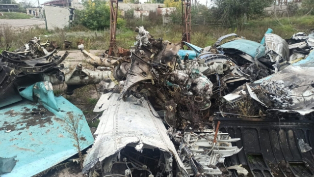 러시아군이 퇴각한 우크라이나 리먼에서 발견된 러시아군 최신형 전투기 잔해. 우크라이나 공군사령부