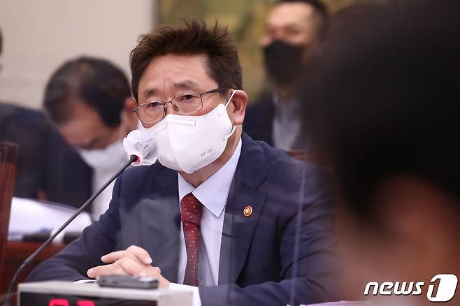 박보균 문화체육관광부 장관이 5일 서울 여의도 국회에서 열린 문화체육관광위원회 국정감사에서 의원 질의에 답변하고 있다. (공동취재) 2022.10.5/뉴스1 ⓒ News1 유승관 기자