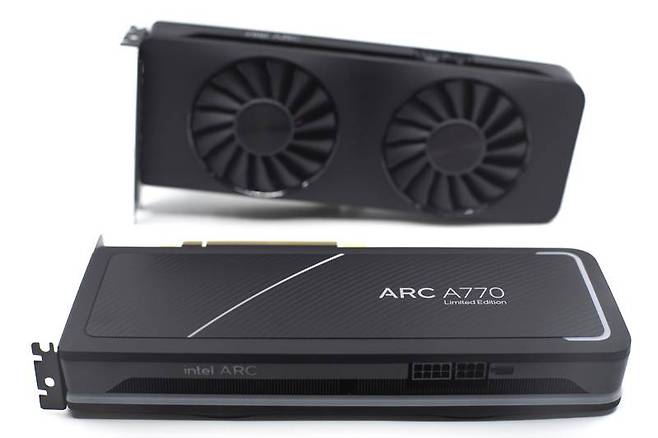 인텔 아크 그래픽 카드 리미티드 에디션, 그래픽 카드 제조사가 레퍼런스로 삼는 표준 모델로 보면 된다. 출처=IT동아