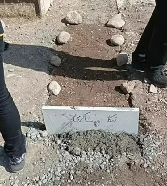 유가족은 이란 경찰이 소녀의 시신을 탈취해 엉뚱한 지역에 매장(사진)했다고 주장했다