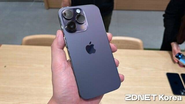 아이폰14 프로·프로맥스 딥 퍼플 색상은 당일(7일) 오후 수령도 가능했다. (사진=지디넷코리아)