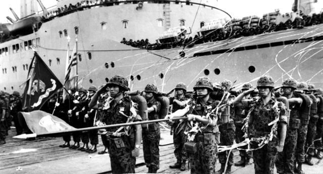 1971년 12월, 6년간의 베트남전 파병을 마치고 부산항 제3부두에 도착한 한국군 모습. 한국일보 자료사진