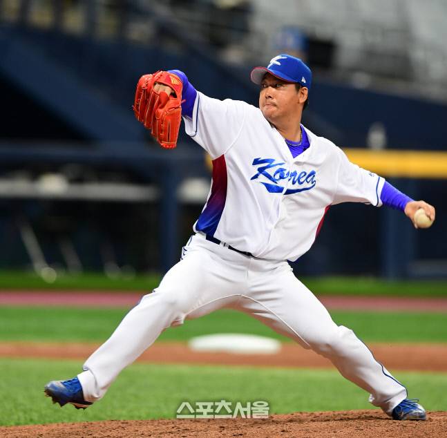 2017년 월드베이스볼클래식(WBC) 출정을 앞둔 한국 야구대표팀이 2017년 2월25일 서울 고척스카이돔에서 쿠바와의 평가전을 가졌다. 이현승이 8회말 역투하고 있다. 고척 | 최승섭기자 thunder@sportsseoul.com