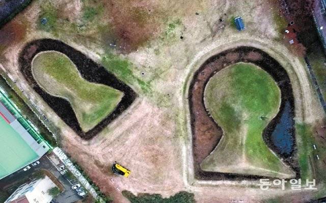 광주 광산구 월계동 고분의 모습. 봉분이 열쇠구멍 모양인 왜의 전방후원분 모습을 띠고 있다. 이런 전방후원분은 호남 지역에서 지금까지 15기가 확인됐는데 5세기 말∼6세기 초 백제 시기에 축조된 것으로 추정된다. 동아일보DB