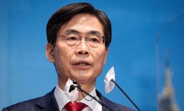 조경태 국민의힘 의원이 16일 서울 여의도 국회 소통관에서 기자회견을 열고 자유와 평화를 수호하기 위한 핵 개발을 촉구하고 있다. 뉴스1