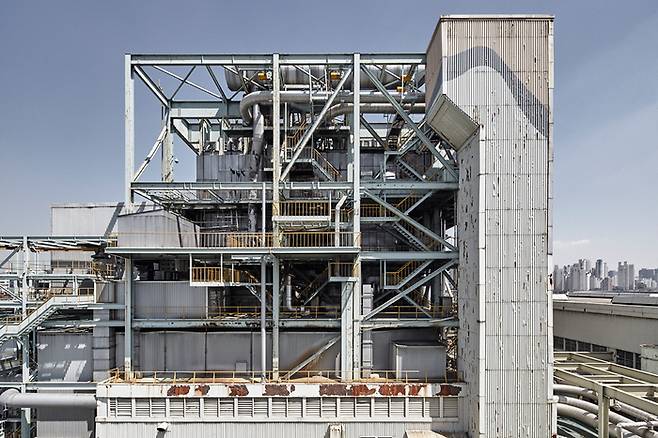 3년 만에 현장에서 재개되는 ‘오픈하우스서울’이 19일부터 사전 참여예약을 받아 29일 막을 올린다. 사진은 내년 중 문화공간 ‘당인리 포디움과 프롬나드’로 거듭날 당인리 발전소 일부. 사진 Thierry Sauvage. 오픈하우스서울 제공.