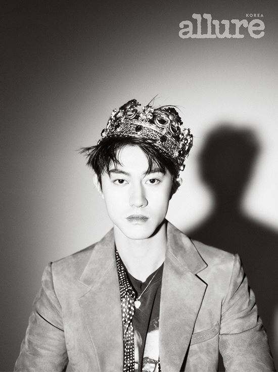 Actor Kwak Dong-yeon showed off his colorful charm.Kwak Dong-yeon and fashion lifestyle magazine Allure have been released.He announced the birth of a new actor,  ⁇   ⁇   ⁇ , who had fun with comic acting, upgraded from the current drama  ⁇  gaussian electron  ⁇ .In this picture, it transforms into a  ⁇   ⁇   ⁇   ⁇   ⁇   ⁇  which boasts a unique presence and attracts attention.Kwak Dong-yeon in the public picture boasted the chameleon-like aspect as well as perfect visuals, from strong charisma to playful boyhood.The charm of the flower-like water is contained in the viewfinder, capturing the viewers at once.In particular, the black and white pictorials seem to be a scene in the movie. In the calmness created by the simple background and black and white monotone, the intensity of Kwak Dong-yeon shines more and creates a cinematic atmosphere.Here, as the eyes of the flame staring at the camera and the explosive energy were added, it was completed with a more sensual picture.In the interview with the photo shoot, I could hear Kwak Dong-yeons sincere thoughts.He has been active in showing four works this year, and he expressed his enthusiasm for Acting, saying that he wants to make as many works as possible for twenty-six Kwak Dong-yeon.He also talked about the drama  ⁇ gaussian electron ⁇ , and he said, I did everything I could as a comedy and common sense at my age through common sense.Kwak Dong-yeons more pictures and interviews can be found in the November issue of Allure, the website, and the Allure official SNS channel.On the other hand, Kwak Dong-yeon starring  ⁇  gaussian electron  ⁇  is broadcast simultaneously on Ginny TV and seezn every Friday at 8:00 am and every Friday and Saturday at 9:00 pm ENA.Photography = Allure