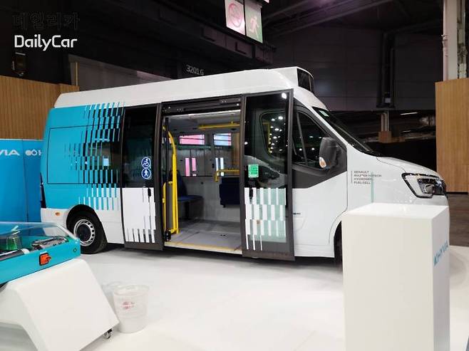 르노그룹 합작투자 회사 하이비아(Hyvia)가 공개한 마스터 밴(Master Van) 수소차(H2-TECH) (2022 파리모터쇼)