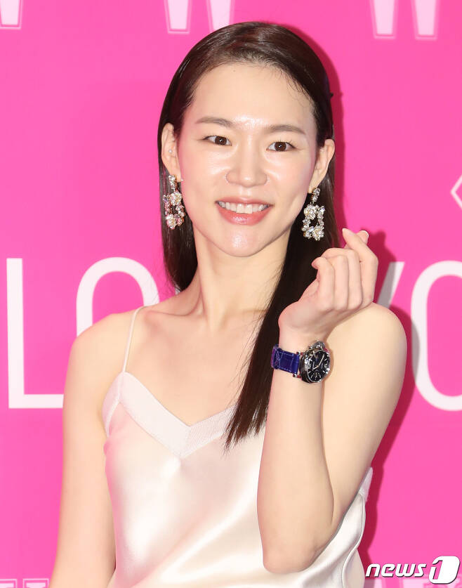 Seoul =) Actor Yeri Han poses at the 17th Breast Cancer Awareness Campaign charity event held at the Four Seasons Hotel in Jongno-gu, Seoul on the afternoon of the 28th. 2022.10.28