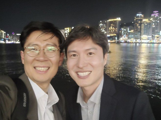 시대전환 조정훈(왼쪽) 의원과 더불어민주당 전 김해영 의원. 조 의원 페이스북 갈무리.