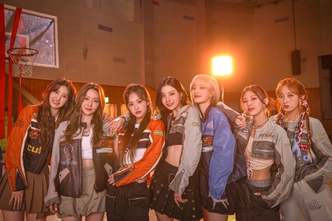 The second concept photo of the new single by group ICHILLIN (ICHILLIN, Izzy, Jiyoon, Jackie, Juni, Chae-rin, Ye-ju, Cho-won) was released.ICHILLIN in the Image, which was unveiled on October 29, showed a perfect visual with a casual yet hip styling that gave a riders jacket a point against the basketball goal of the gym.It has matured and emits a chic and intense charm that has never been seen before.In the personal concept photo that was released together, it sparked an overwhelming charisma that completely contradicted the clear and refreshing atmosphere of the first concept photo released earlier, stimulating curiosity about the new single.
