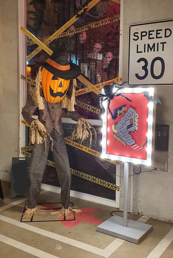 핼로윈데이를 맞은 행사 소개 조형물들. 사진=게임톡 자료사진