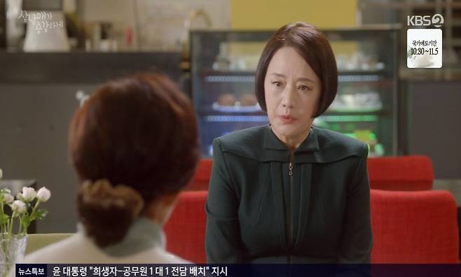 Lee Ha-na caused a Choi Cheol-won for Lim Ju-hwan; Lim Ju-hwan, who was freed from the directors gag by Lee Ha-nas surprise activism, invited him to his brothers meeting.KBS 2TVs Three Brothers and Sisters bravely aired on the 30th showed the romantic reunion of Tae-ju (Lee Ha-na) and Sang-joon (Lim Ju-hwan).On this day, Taejoo met Sangjun again at the end of twists and turns, and now he showed his will to overcome even if your mother and brother hate me.Sang-joon expressed his happiness, but Jeong-sook (Lee Kyung-jin), who was passing by, said, What are you talking about? I hate you so much, do you have to bend in? Furthermore, despite the dissuading of Haengbok (Song Seung-hwan), he called Sang-jun and said, You answer and go. He said to your mother that he would not meet Tae-ju.So, Sangjun replied, Yes, I said something like that. However, apart from the answer, I confessed that I love Taeju, and Taeju replied, I love you too.Even though Tae-ju and Sang-joons reunion romance is ripe, Jeong-sook met Chang Mi-hee and apologized for Tae-joos mistake, but why did he take The Way Home? I asked.So Serran replied that he was suffering because he was forced to do this work because of Taeju, and he seemed to be in a good mood with Taeju, a man of Hanok house. Why did you come to drink such a person?Please let me wake up, he added.I do not know how to stop my mind from going to my heart.  How can my child be my own way?  Please do not be rude to my Taeju even if the kids are a little bit confused.  Keep in mind that we have the same goal.We are not in-laws, he stressed. ⁇  Do you hate our Taeju so much?  ⁇   ⁇   ⁇   ⁇ .................................On the other hand, Taejoo, who came to work as a doctor for the first time, told Jin, who had committed suicide to Sang Jun in the name of ordering, Hospital is more important to patients because of sleeping.In the process, Jin pushed Taeju out of the way, which became a controversy over the assault on the film. As a result, the filming was stopped and Jin took off his clothes.All of this is Acting of Taeju for Sangjun. Taeju is in front of Sangjun, and now Im happy. Hospital and my dad laughed.Why did you go back to the hospital? I did not want to be a doctor. Im going to give you a penalty. If you need money from now on, tell me. I answered firmly that I will solve everything.The scene of Sang-joon inviting Tae-ju to a meeting with his younger brother Sang-min (played by Moon Ye-won) at the end of the play raised questions about the future development.
