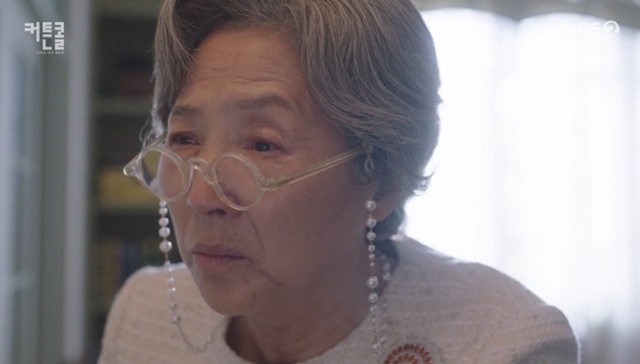 Go Doo-shims chequered life story was drawn.The past history of 92-year-old Go Doo-shim was revealed at KBS 2TV New Moonwha drama  ⁇  Curtain call  ⁇  1 (playwright Cho Sung-gul / director Yoon Sang-ho) which was first broadcast on October 31st.After being diagnosed with cancer for three months, he decided to leave the hospital. If he was hospitalized, he could live another year, but he did not have any regrets, and his only regret was to meet his grandson, Moon Sung, who was born by his son who was left in the North.At the time, Younghoon said, My stepfather misses my mother, so I asked him to buy a new one, but he wouldnt budge.I will accept it, he said, blaming the remarriage of the fund.Younghoon thinks that it is fortunate that he went to his father early because he remarried with another man and saw his son and grandchildren.My father confessed that he had gone to call his mother s name until the end, and he confessed that he had never forgotten his father.I have a similar personality to such a grandchild, he said. How did you resemble your grandfather? He left his son in South Korea early on, leaving a son.It was because of the grandchildren who lost their parents that they embraced the life that was punished every day. I explained that you never forgot your father.
