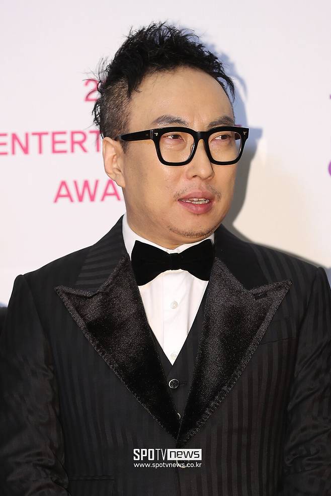 Broadcaster Park Myeong-su Boycott on Radio show for personal reasonsPark Myeong-su was Boycott on KBS Cool FM Park Myeong-sus Radio show (hereinafter Radio show) on the 31st and 1st of last month.His vacancy was filled by Kim Jonghyun Announcer.James Stewart When the voice of someone other than Park Myeong-su came out, there was a worry among the listeners that what happened to Park Myeong-su?Kim Jonghyun Announcer, who is James Stewarts DJ, said on the 1st broadcast, I think there are a lot of people who worry about me after yesterday.Park Myeong-su isnt having any problems, but hes leaving due to a scheduled schedule. Yesterday and today, Im in charge of the proceedings, he added.Park Myeong-su, who has been away from the 31st of last month, has previously recorded the broadcast volume in accordance with the Ilja Gort due to the scheduled schedule.It was planned to send the recordings to Ilja Gort, but it was decided that it was not appropriate for the production team to send out the recordings of Park Myeong-su before the accident due to the occurrence of Itaewon Pressure True, and Kim Jonghyun Announcer was replaced with a special DJ.Park Myeong-su will finish his personal schedule and return to Radio show from the 2nd.On the other hand, a crushing true occurred in the alley next to the Itaewon Hamilton Hotel in Yongsan-gu, Seoul on the 29th of last month. The accident killed 156 people as of the morning of January 1. The government designated it as a national mourning period until November 5th.I would like to express my sincere condolences to those who died in this Itaewon True.